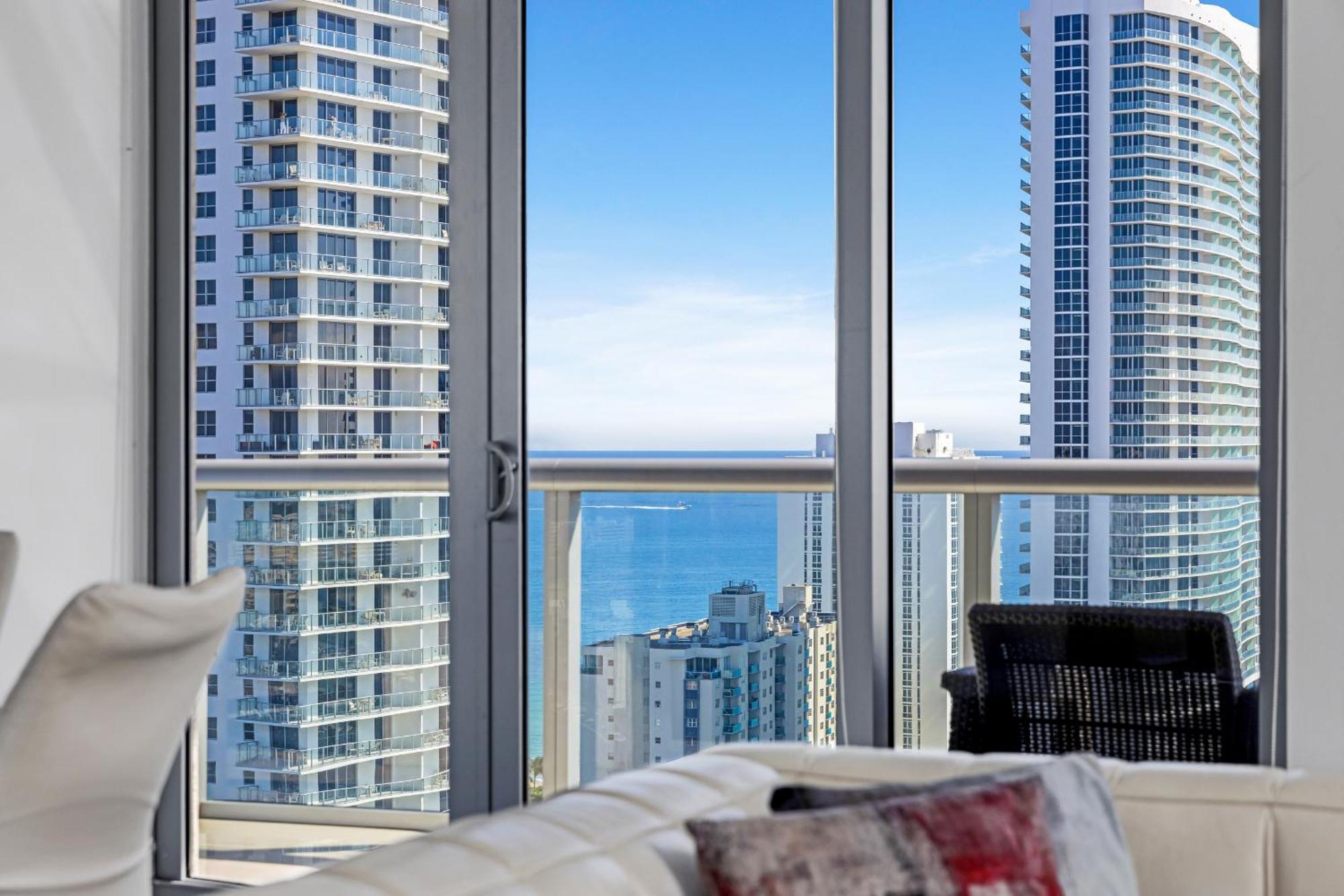Resort-Style Living With Direct Ocean Views - 3Br Beauty Hallandale Beach Extérieur photo