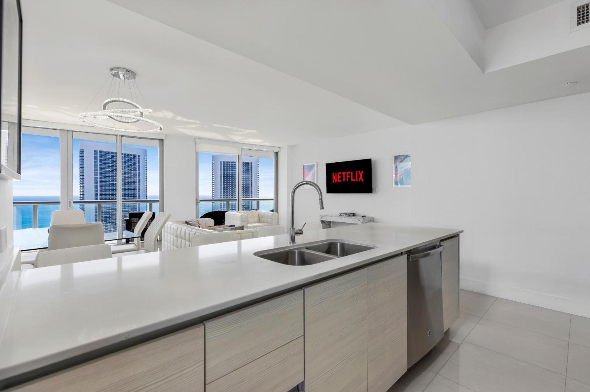 Resort-Style Living With Direct Ocean Views - 3Br Beauty Hallandale Beach Extérieur photo
