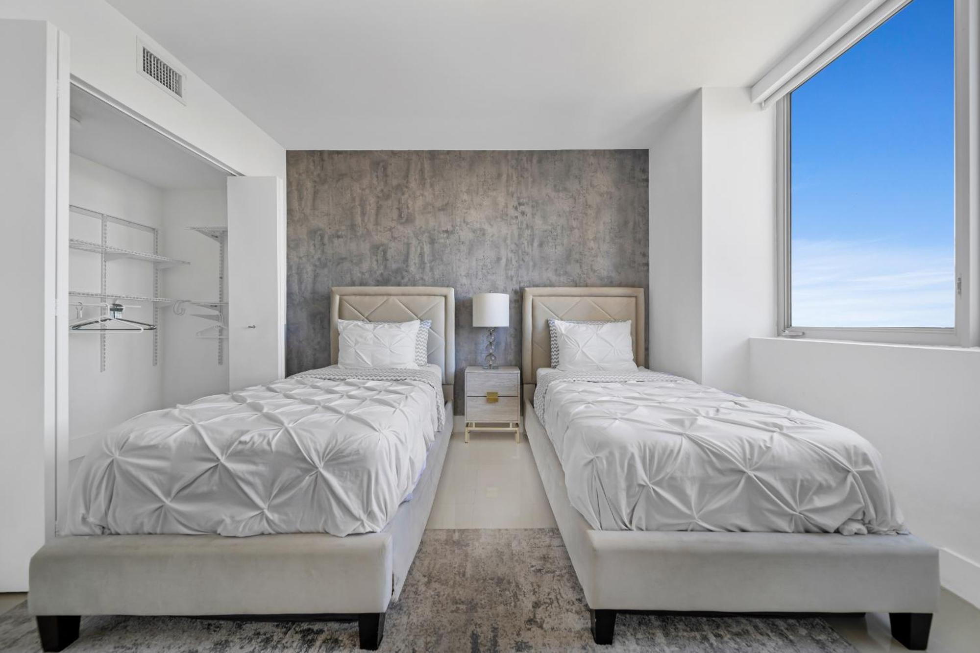 Resort-Style Living With Direct Ocean Views - 3Br Beauty Hallandale Beach Extérieur photo
